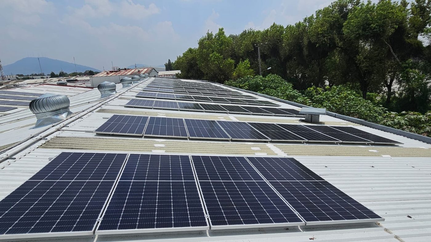 Sistema fotovoltaico industrial instalado en Dificonsa, Ciudad de México